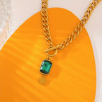 Gouden ketting met kostbare smaragd