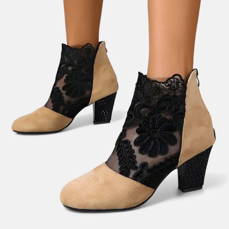 Petra™ | Botín de Tacón Bloque con Encaje Floral