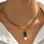 Gouden ketting met kostbare smaragd