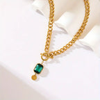 Gouden ketting met kostbare smaragd