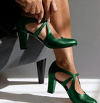Herminia™ | Escarpín de Piel con Tira y Tacón Bloque