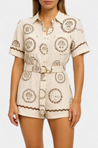 Seashell Mono Camiseta con Detalle de Concha y Botones